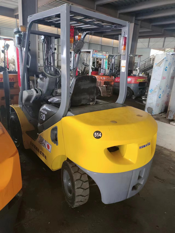 KOMATSU FD30T-17 - رافعة شوكية ديزل: صور 1 KOMATSU FD30T-17 - رافعة شوكية ديزل: صور 1