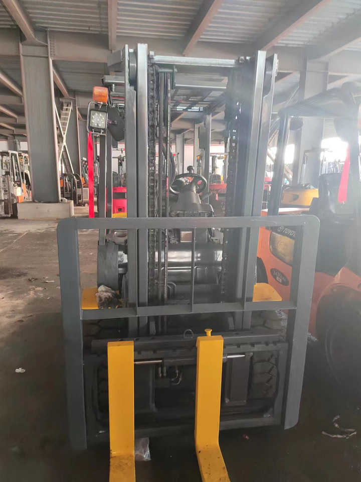 KOMATSU FD30 - رافعة شوكية ديزل: صور 4 KOMATSU FD30 - رافعة شوكية ديزل: صور 4