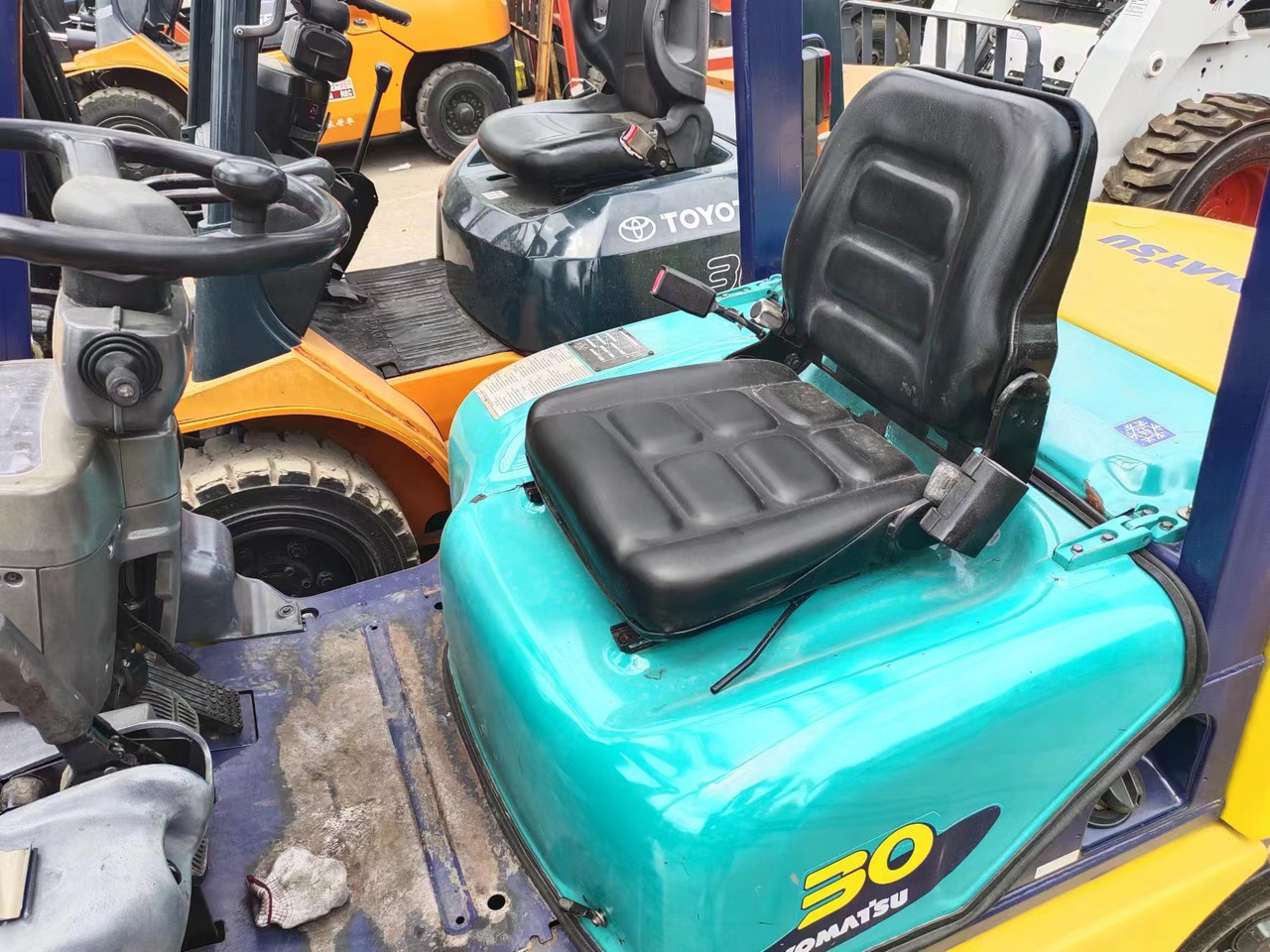 KOMATSU FD30 - رافعة شوكية ديزل: صور 5 KOMATSU FD30 - رافعة شوكية ديزل: صور 5