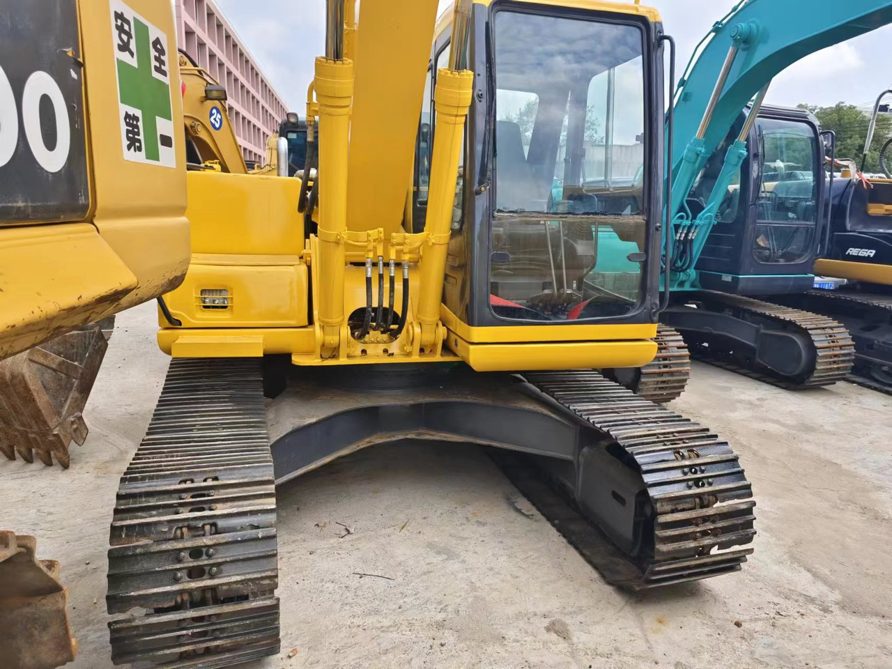 KOMATSU PC120-6 - حفارات زحافة: صور 3 KOMATSU PC120-6 - حفارات زحافة: صور 3