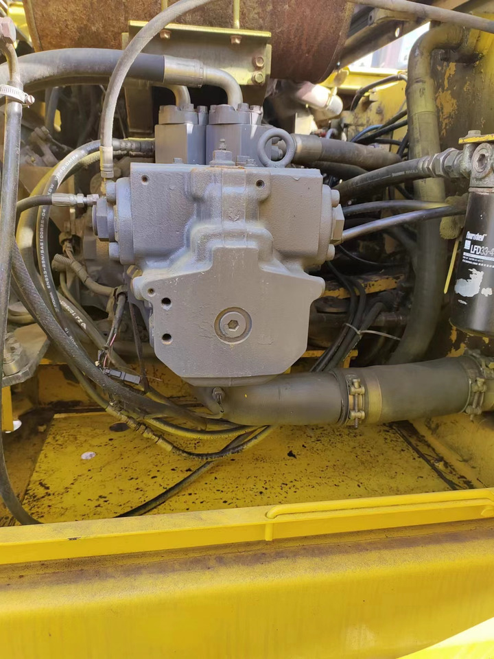 KOMATSU PC200-7 - حفارات زحافة: صور 4 KOMATSU PC200-7 - حفارات زحافة: صور 4