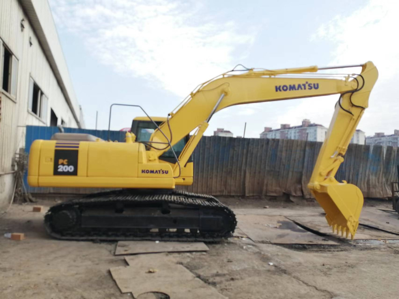 KOMATSU PC200-7 - حفارات زحافة: صور 1 KOMATSU PC200-7 - حفارات زحافة: صور 1