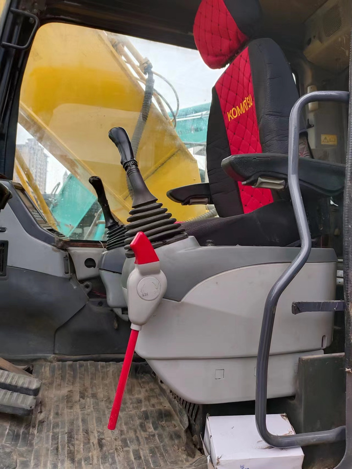 KOMATSU PC200-7 - حفارات زحافة: صور 3 KOMATSU PC200-7 - حفارات زحافة: صور 3