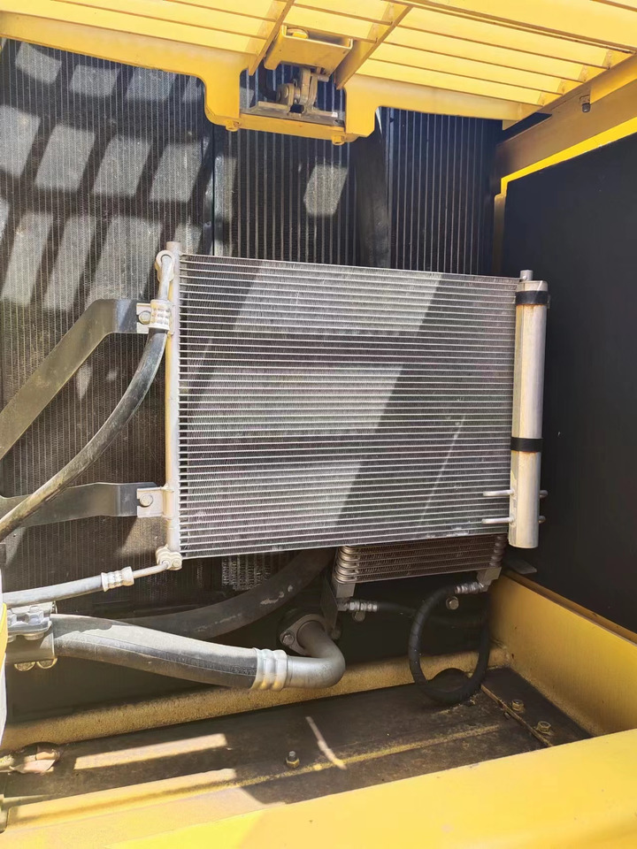 KOMATSU PC200-8 - حفارات زحافة: صور 5 KOMATSU PC200-8 - حفارات زحافة: صور 5