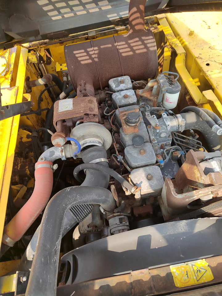 KOMATSU PC220-7 PC200-7 - حفارات زحافة: صور 5 KOMATSU PC220-7 PC200-7 - حفارات زحافة: صور 5