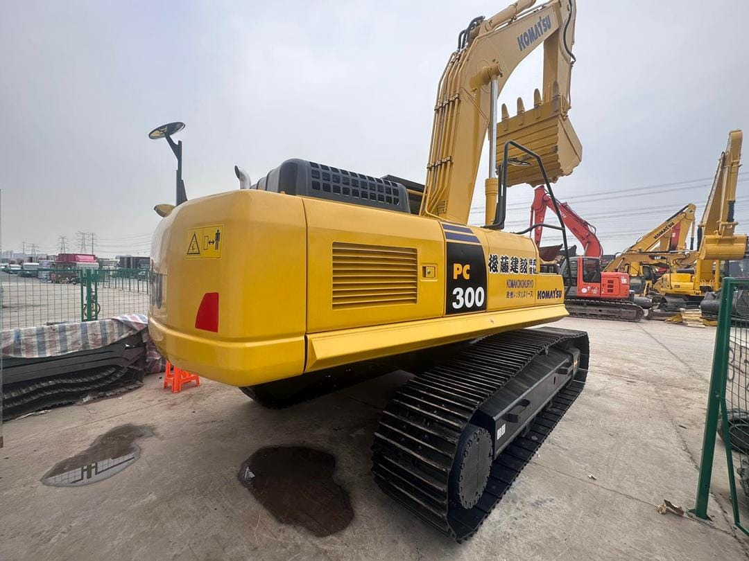 KOMATSU PC300-8 - حفارات زحافة: صور 3 KOMATSU PC300-8 - حفارات زحافة: صور 3