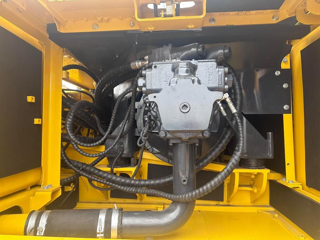 KOMATSU PC300-8 - حفارات زحافة: صور 4 KOMATSU PC300-8 - حفارات زحافة: صور 4