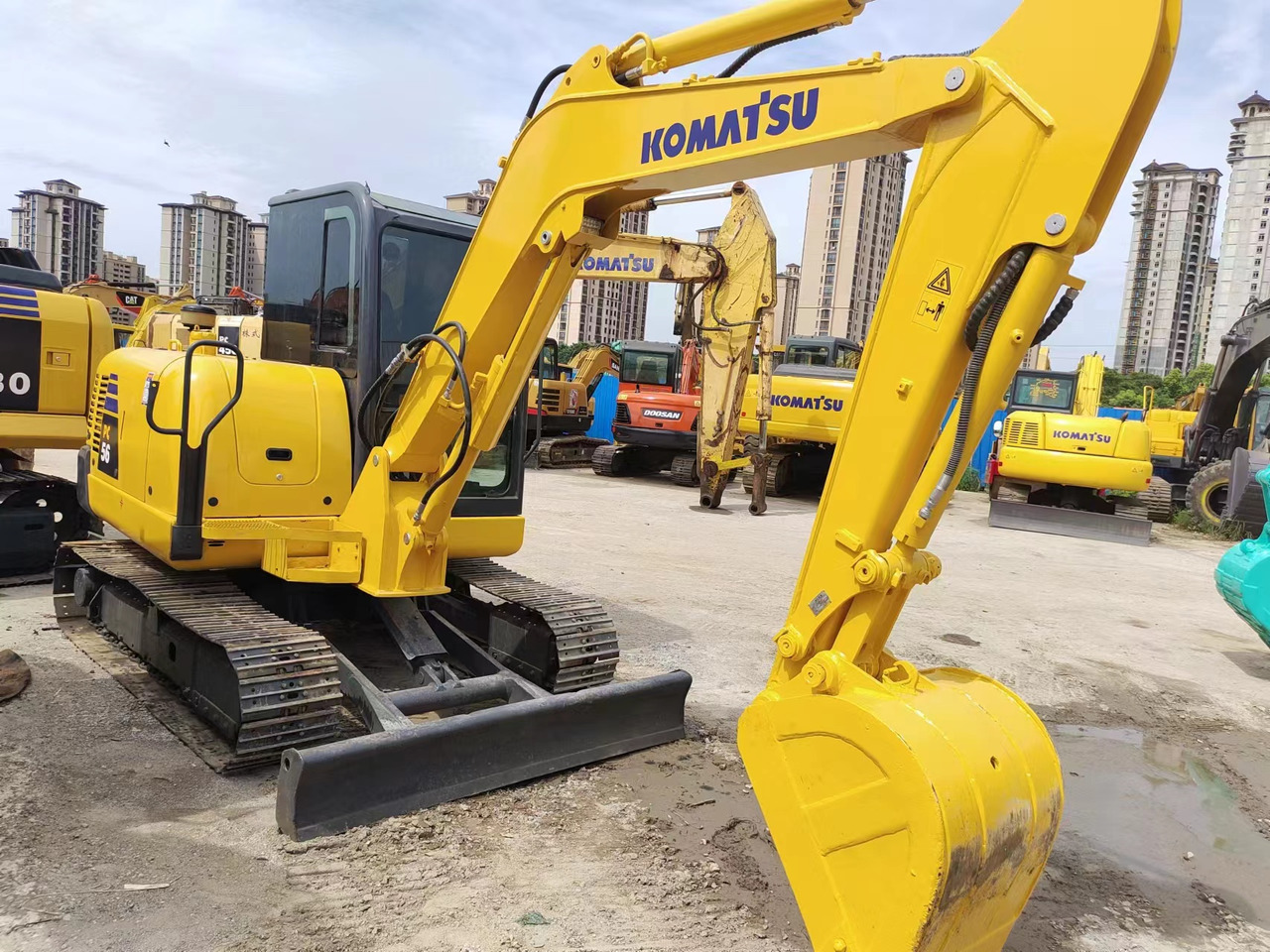 KOMATSU PC56-7 - حفارة مصغرة: صور 2 KOMATSU PC56-7 - حفارة مصغرة: صور 2