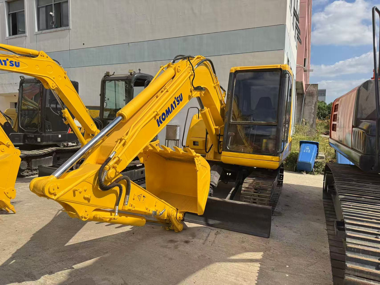 KOMATSU PC60-7 - حفارة مصغرة: صور 3 KOMATSU PC60-7 - حفارة مصغرة: صور 3