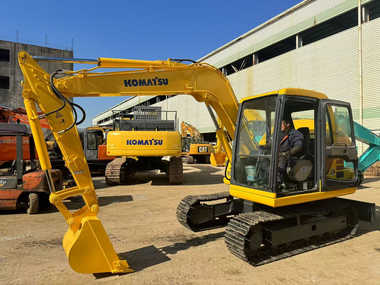 KOMATSU PC60-7 - حفارات زحافة: صور 1 KOMATSU PC60-7 - حفارات زحافة: صور 1