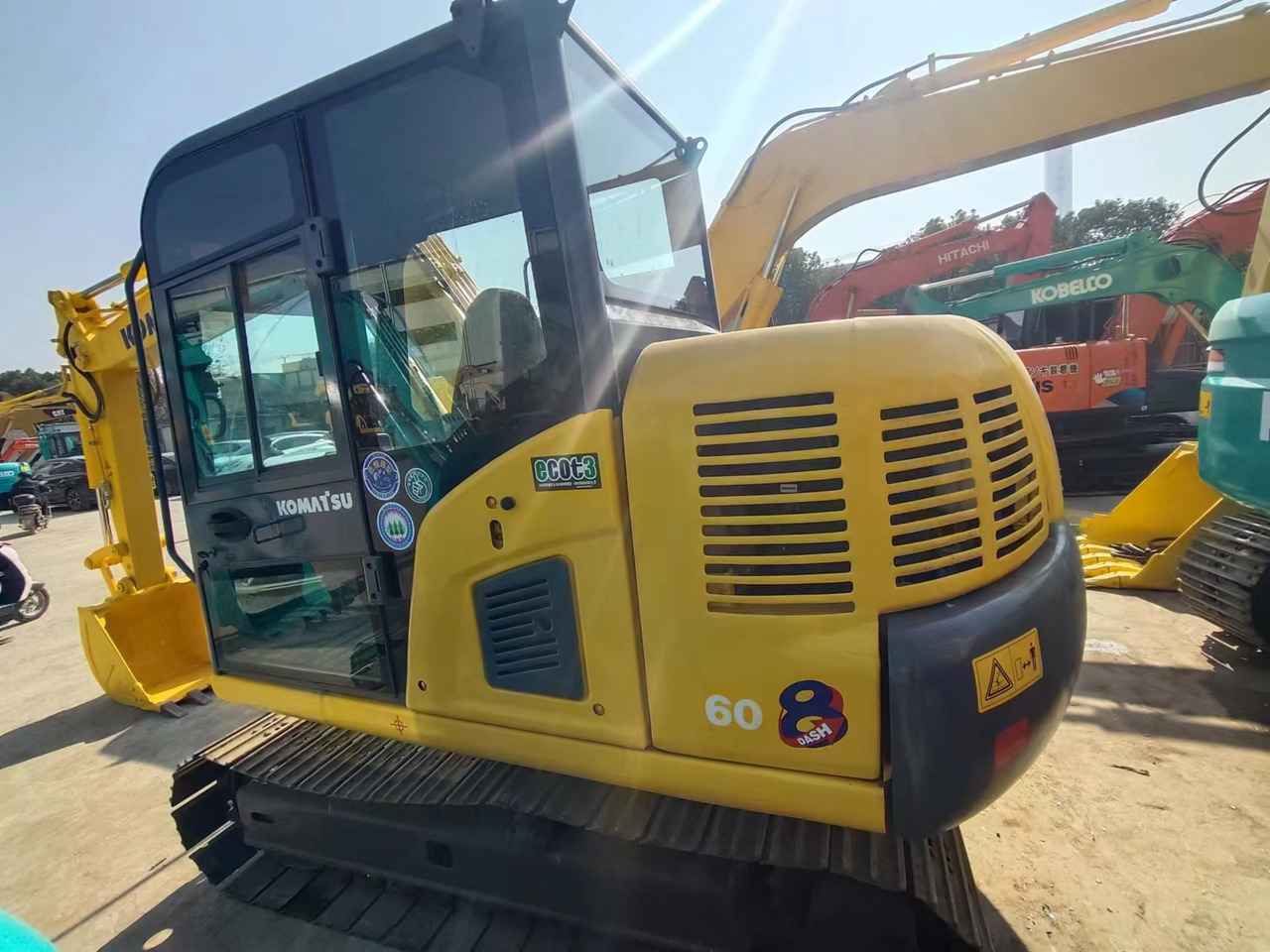 KOMATSU PC60-8 - حفارة مصغرة: صور 3 KOMATSU PC60-8 - حفارة مصغرة: صور 3