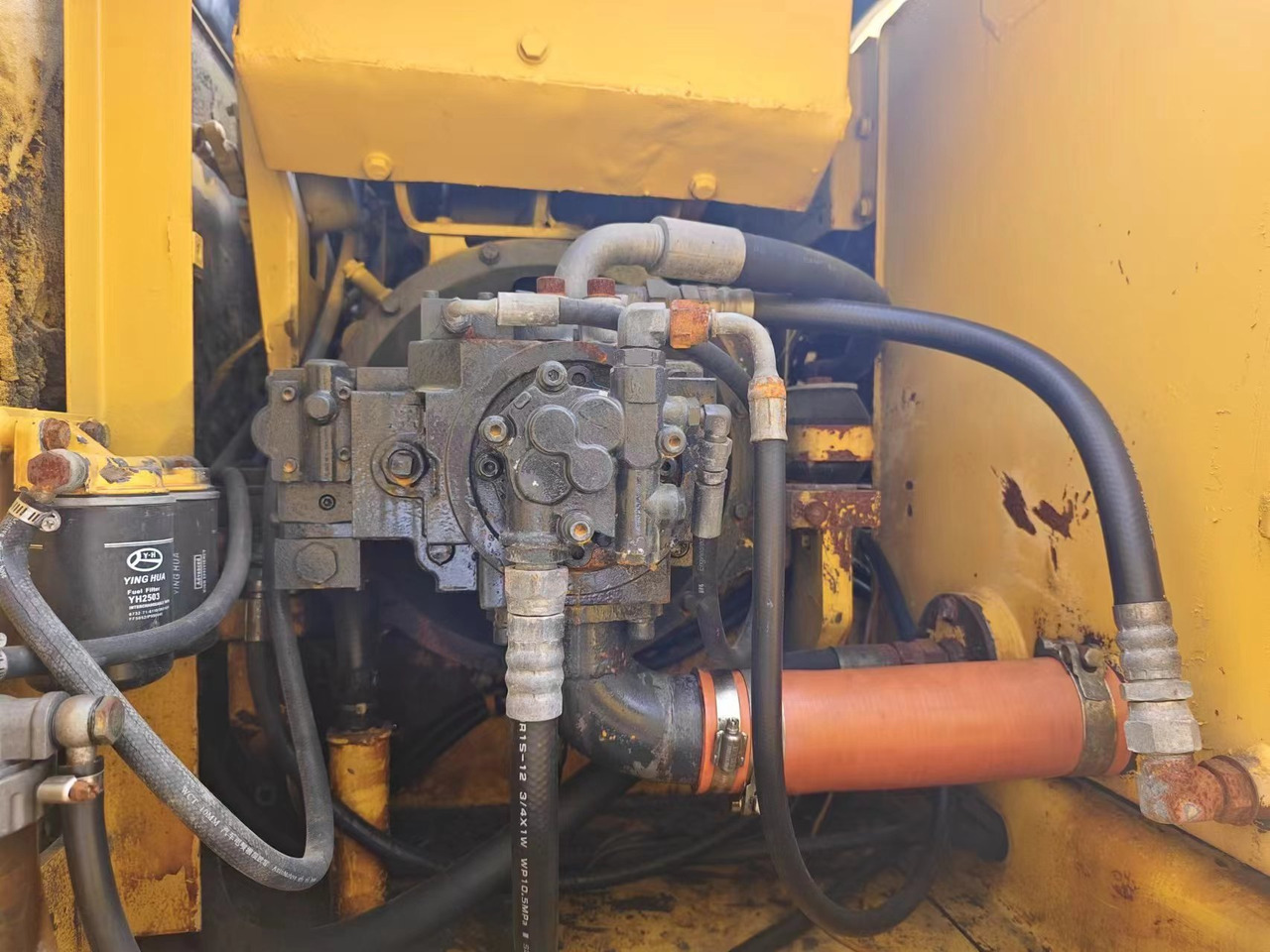 KOMATSU PW130 - حفارة على عجلات: صور 5 KOMATSU PW130 - حفارة على عجلات: صور 5