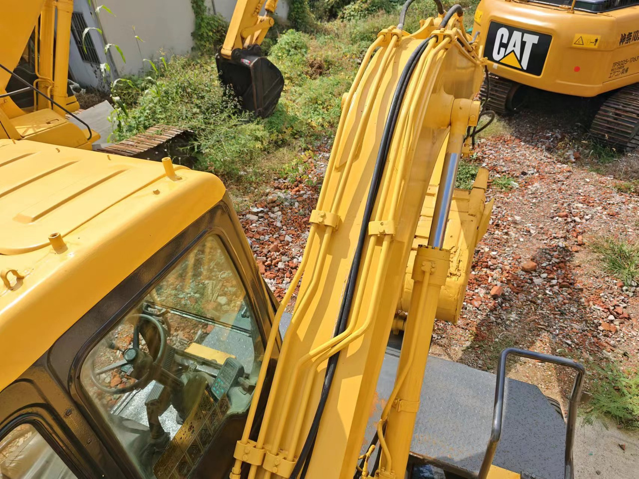 KOMATSU PW130 - حفارة على عجلات: صور 3 KOMATSU PW130 - حفارة على عجلات: صور 3