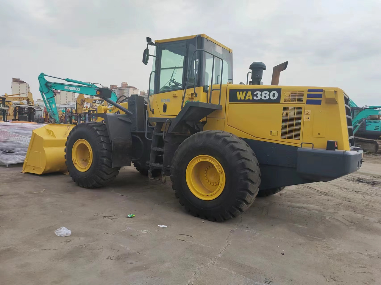 KOMATSU WA380-6 - اللودر بعجل: صور 2 KOMATSU WA380-6 - اللودر بعجل: صور 2