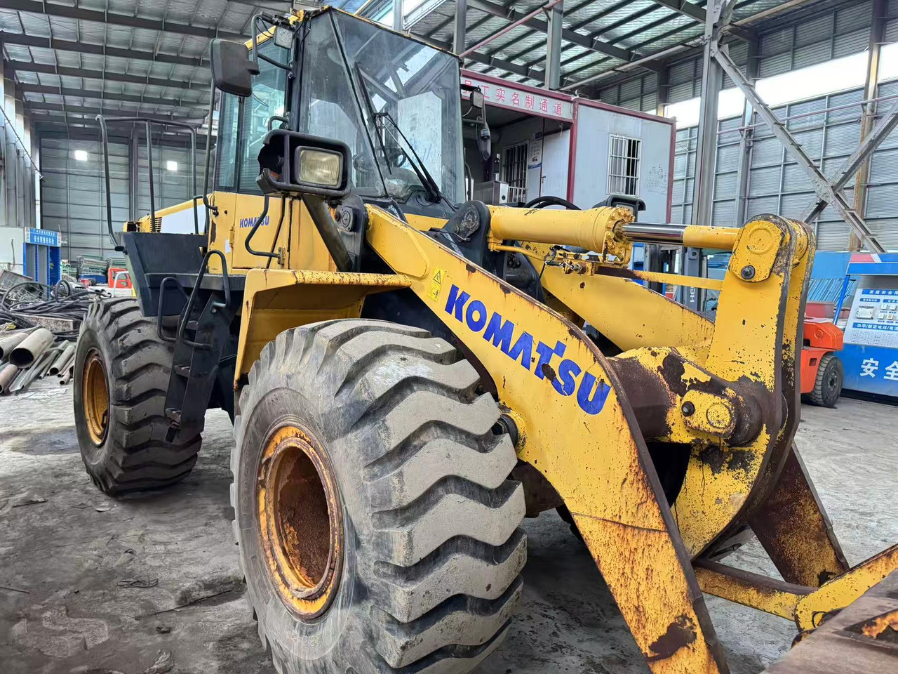 KOMATSU WA380Z-6 - اللودر بعجل: صور 4 KOMATSU WA380Z-6 - اللودر بعجل: صور 4