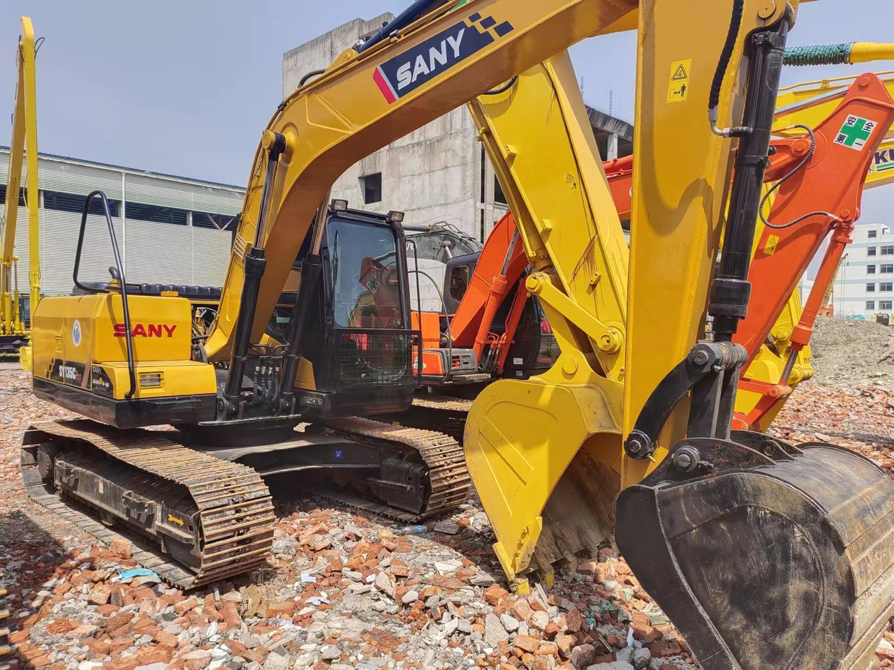 SANY SY135C - حفارات زحافة: صور 1 SANY SY135C - حفارات زحافة: صور 1