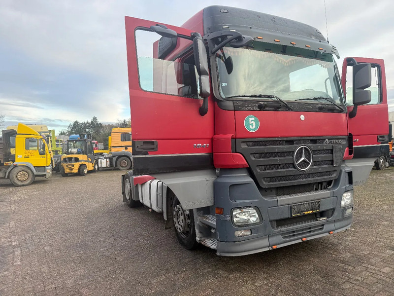 Mercedes-Benz Actros 1841 Tractor unit - شاحنة جرار: صور 1 Mercedes-Benz Actros 1841 Tractor unit - شاحنة جرار: صور 1