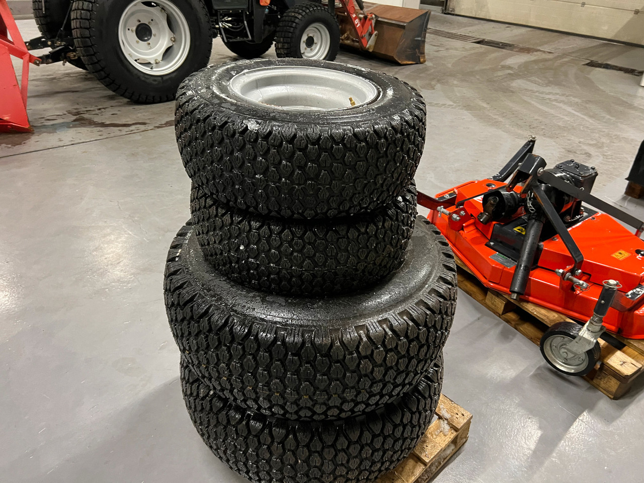 Dekk passer Massey Ferguson 1525 - عجلات - الآلات والماكينات الزراعية: صور 2 Dekk passer Massey Ferguson 1525 - عجلات - الآلات والماكينات الزراعية: صور 2