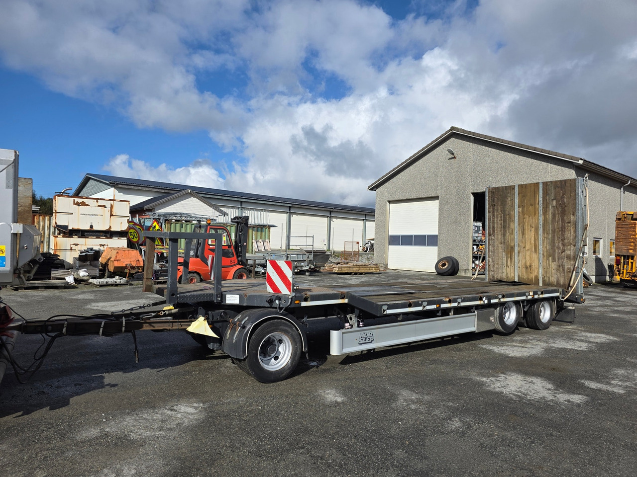 Fliegl Maskinhenger - عربة مسطحة منخفضة مقطورة: صور 1 Fliegl Maskinhenger - عربة مسطحة منخفضة مقطورة: صور 1