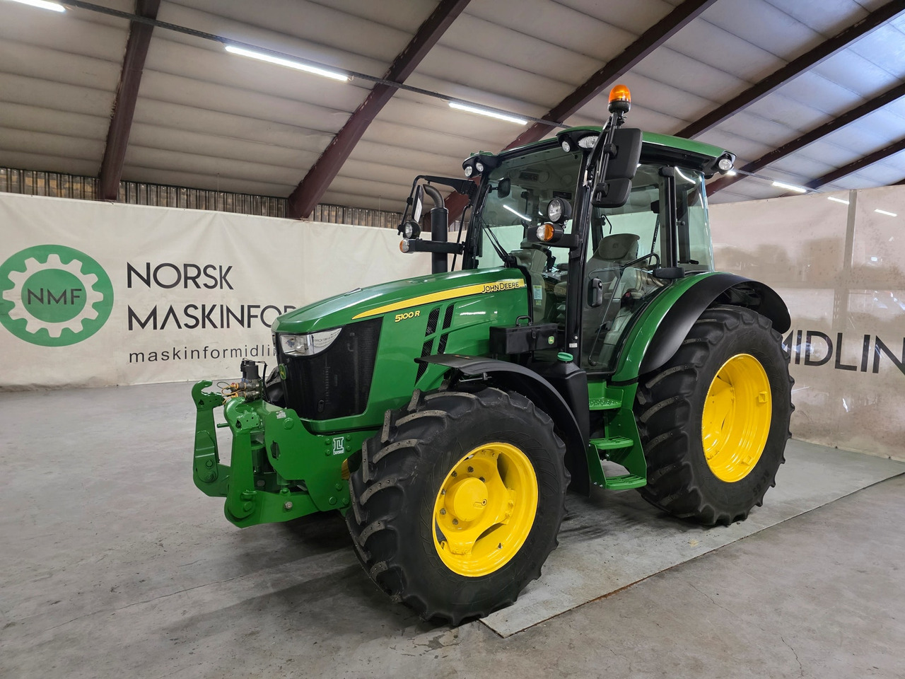 John Deere 5100R - جرار: صور 1 John Deere 5100R - جرار: صور 1