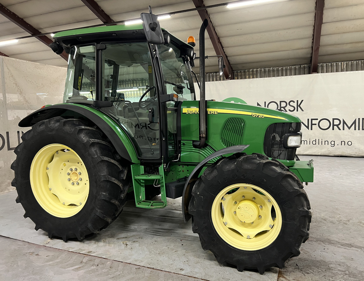 John Deere 5720 #KUN 1318 Timer# Kan selges med redusert mva# - جرار: صور 4 John Deere 5720 #KUN 1318 Timer# Kan selges med redusert mva# - جرار: صور 4