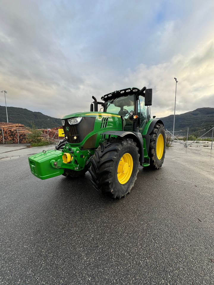 John Deere 6215R - جرار: صور 1 John Deere 6215R - جرار: صور 1