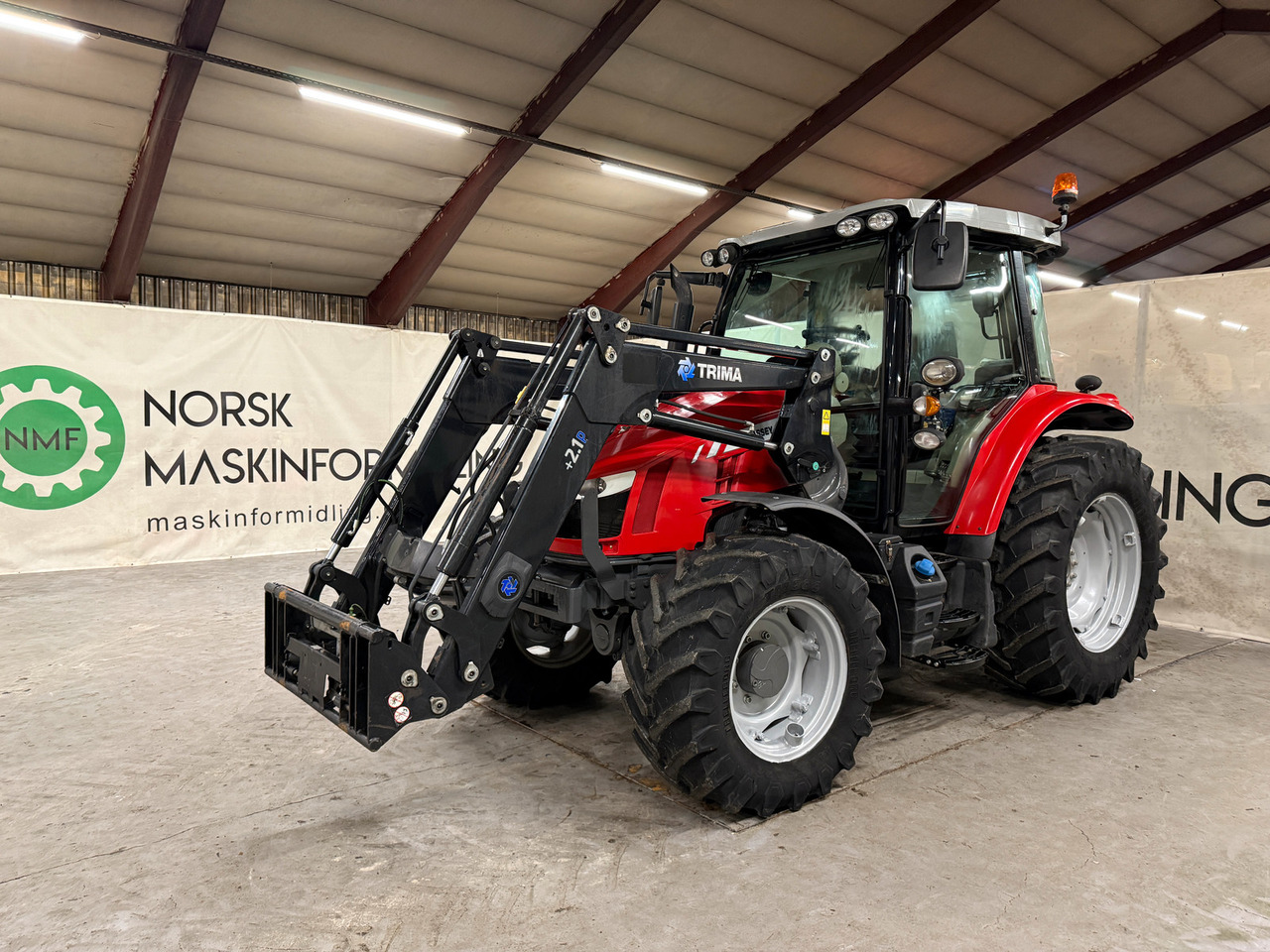 Massey Ferguson 5712 SL Dyna4 - جرار: صور 1 Massey Ferguson 5712 SL Dyna4 - جرار: صور 1