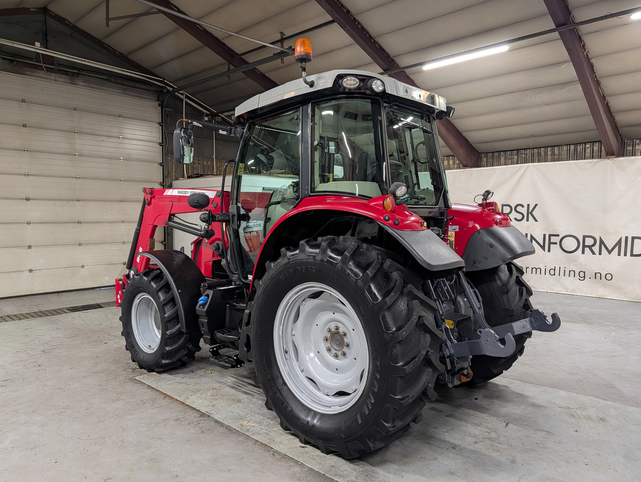 Massey Ferguson 5712SL - جرار: صور 3 Massey Ferguson 5712SL - جرار: صور 3