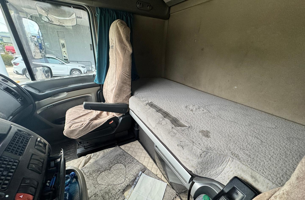 DAF XF 105.460 - 2010 - AUTOMATICO - شاحنة جرار: صور 4 DAF XF 105.460 - 2010 - AUTOMATICO - شاحنة جرار: صور 4