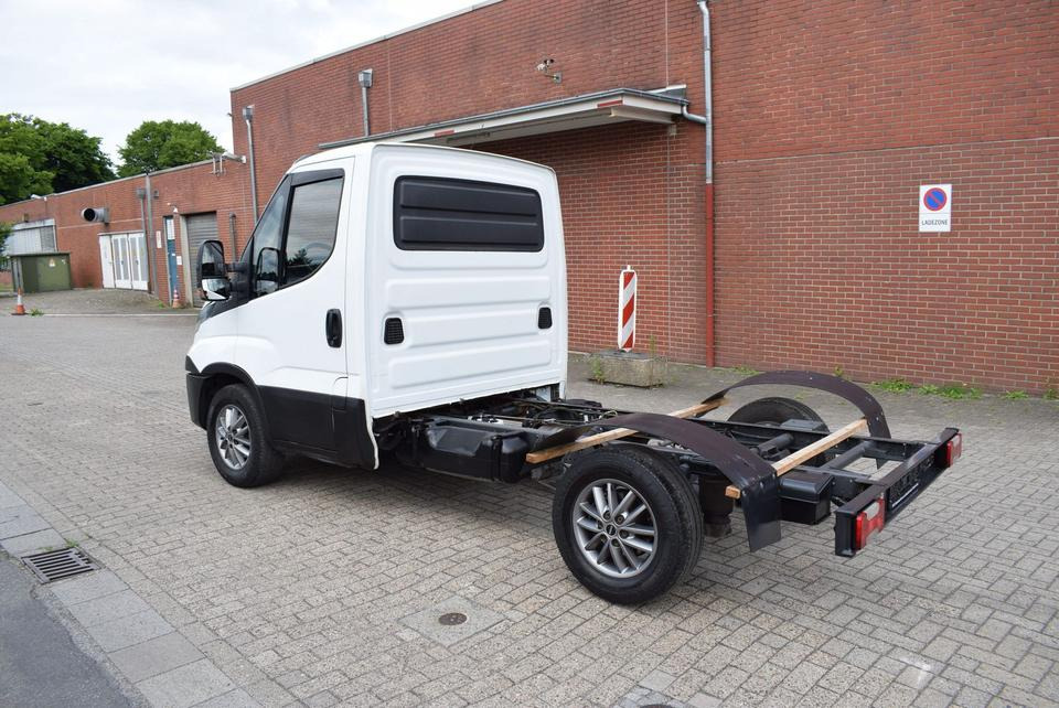 Iveco Daily 35 S21 3,0 Automatik Luftfederung Tempomat - شاحنة جرار صغيرة: صور 4 Iveco Daily 35 S21 3,0 Automatik Luftfederung Tempomat - شاحنة جرار صغيرة: صور 4