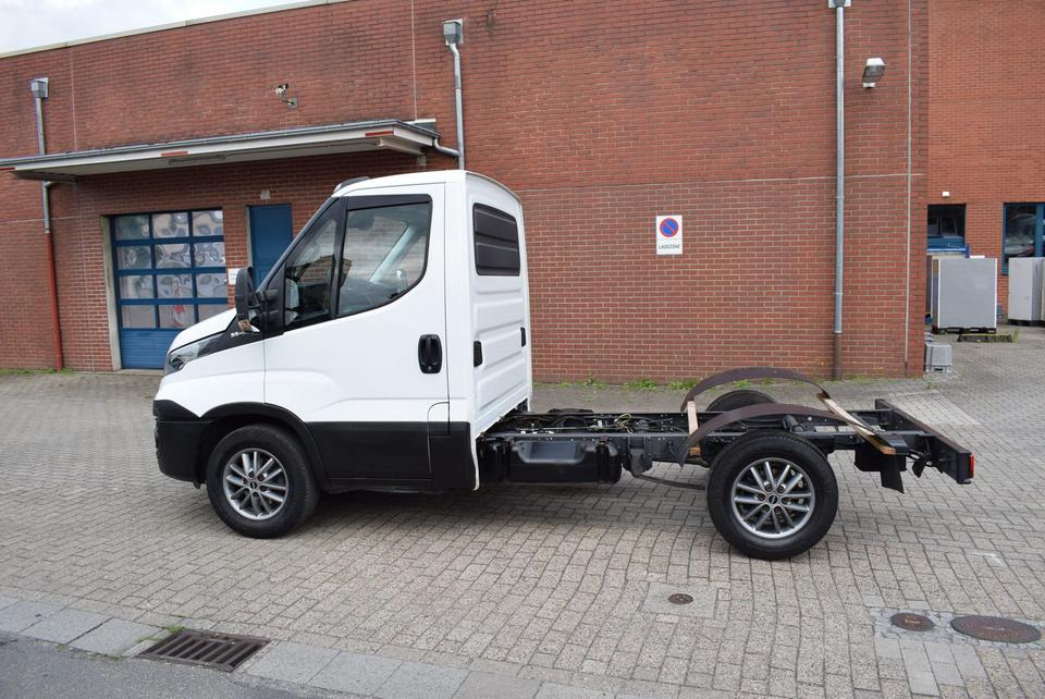 Iveco Daily 35 S21 3,0 Automatik Luftfederung Tempomat - شاحنة جرار صغيرة: صور 3 Iveco Daily 35 S21 3,0 Automatik Luftfederung Tempomat - شاحنة جرار صغيرة: صور 3