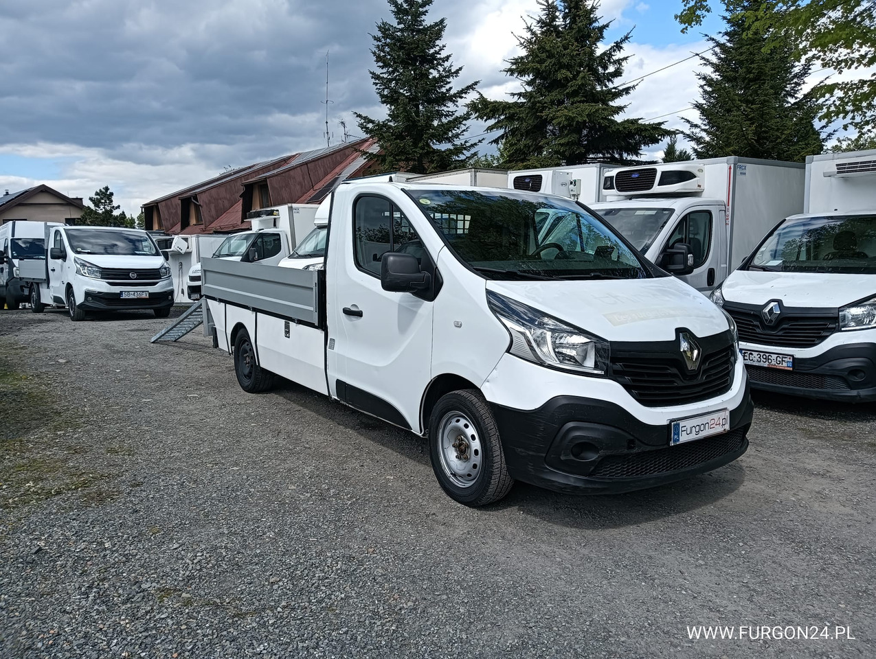RENAULT TRAFIC SKRZYNIA PAKA Z NAJAZDAMI I PÓŁKAMI NR 689 - الشاحنات الصغيرة المسطحة: صور 3 RENAULT TRAFIC SKRZYNIA PAKA Z NAJAZDAMI I PÓŁKAMI NR 689 - الشاحنات الصغيرة المسطحة: صور 3