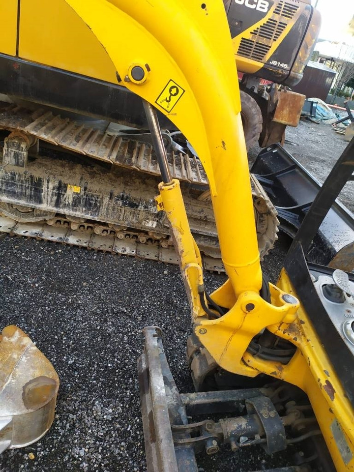 JCB 8016 - حفارة مصغرة: صور 5 JCB 8016 - حفارة مصغرة: صور 5