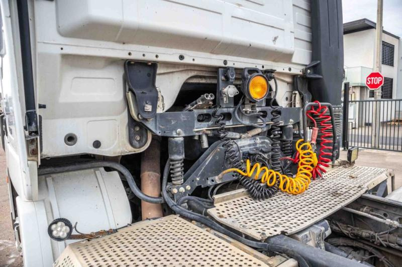 Mercedes ACTROS 1844 LS-MP3+E5+VOITH - شاحنة جرار: صور 5 Mercedes ACTROS 1844 LS-MP3+E5+VOITH - شاحنة جرار: صور 5