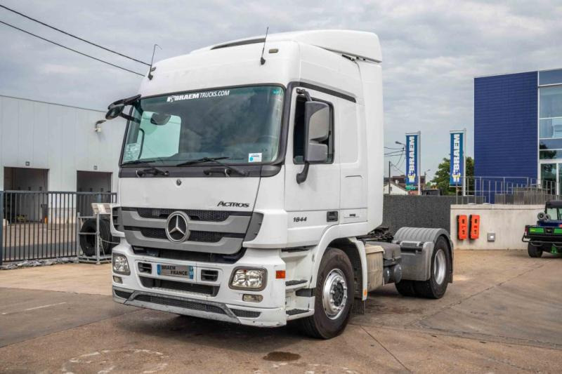 Mercedes ACTROS 1844 LS-MP3+E5+VOITH - شاحنة جرار: صور 1 Mercedes ACTROS 1844 LS-MP3+E5+VOITH - شاحنة جرار: صور 1