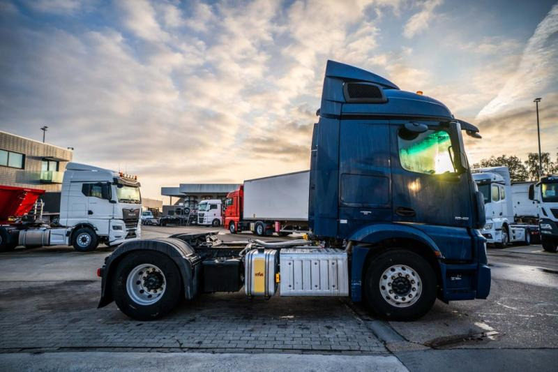 Mercedes ACTROS 1846 LS + HYDR. - شاحنة جرار: صور 3 Mercedes ACTROS 1846 LS + HYDR. - شاحنة جرار: صور 3