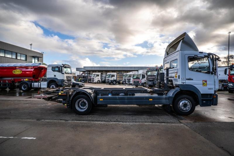 Mercedes ATEGO 1224 // HAYON DHOLLANDIA - شاحنات الحاويات / جسم علوي قابل للتغيير شاحنة: صور 3 Mercedes ATEGO 1224 // HAYON DHOLLANDIA - شاحنات الحاويات / جسم علوي قابل للتغيير شاحنة: صور 3