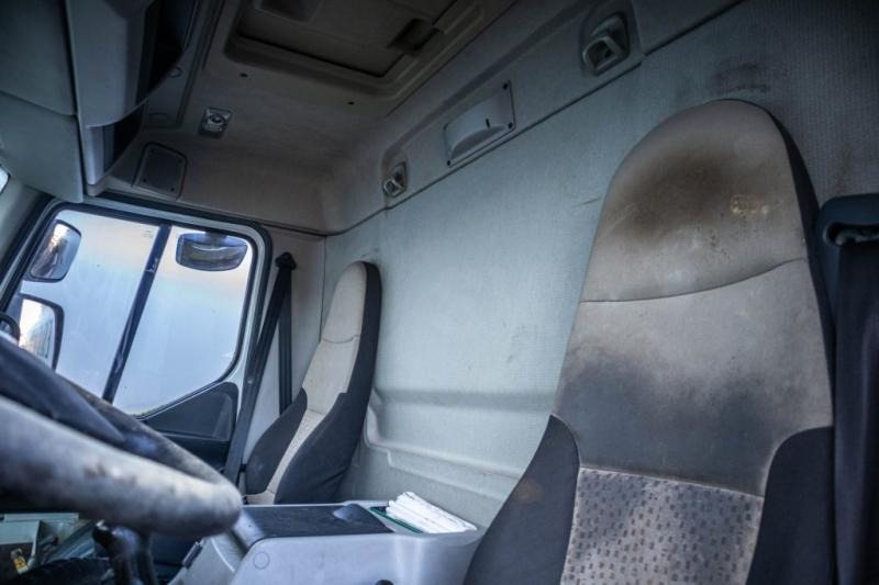 شاحنة صهريج لنقل الطعام Renault PREMIUM 320 DXI+CITERNE ALIMENTAIRE ( engine problem): صور 7