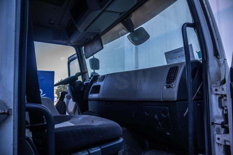 شاحنة صهريج لنقل الطعام Renault PREMIUM 320 DXI+CITERNE ALIMENTAIRE ( engine problem): صور 8