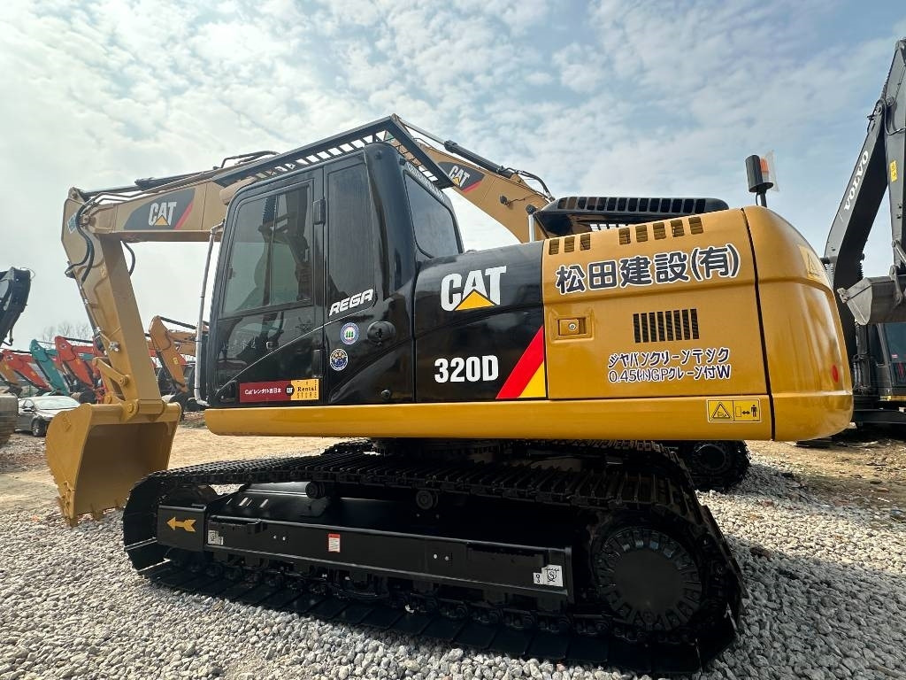 CAT 320D2 - حفارات زحافة: صور 3 CAT 320D2 - حفارات زحافة: صور 3