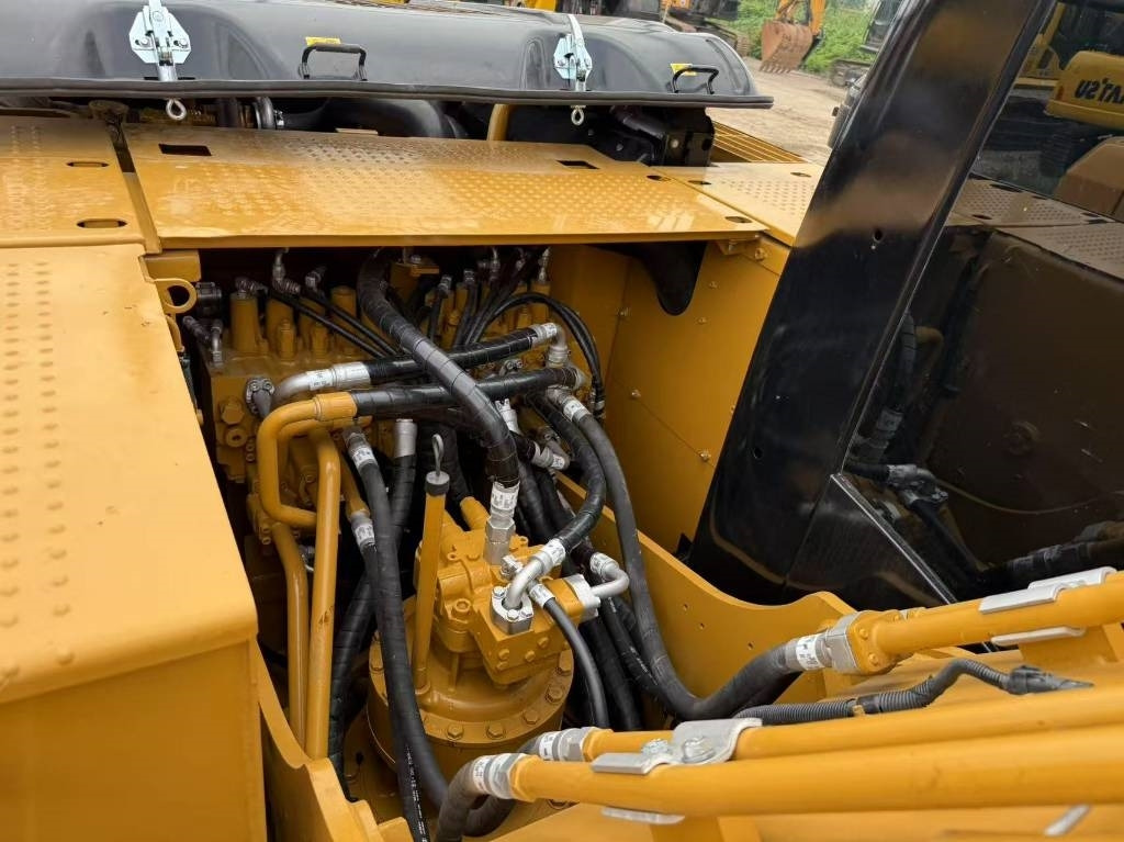 CAT 320D2 - حفارات زحافة: صور 2 CAT 320D2 - حفارات زحافة: صور 2