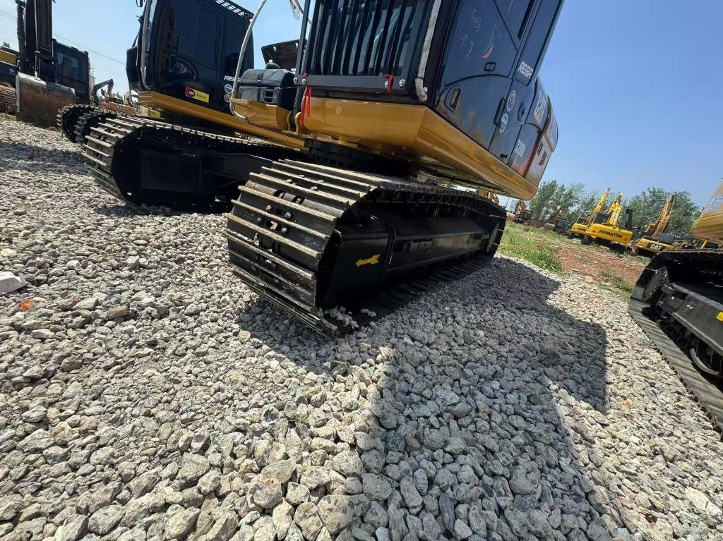 CAT 320d2 - حفارات زحافة: صور 5 CAT 320d2 - حفارات زحافة: صور 5