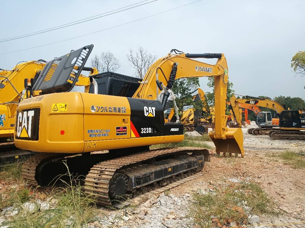 CAT 323D2 - حفارات زحافة: صور 1 CAT 323D2 - حفارات زحافة: صور 1