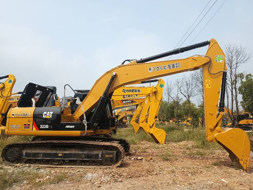 CAT 323D2 - حفارات زحافة: صور 2 CAT 323D2 - حفارات زحافة: صور 2