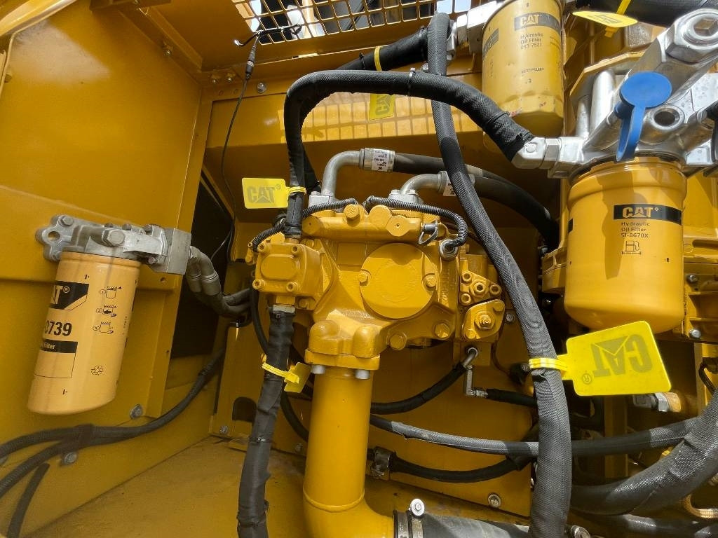 CAT 329D2 - حفارات زحافة: صور 5 CAT 329D2 - حفارات زحافة: صور 5