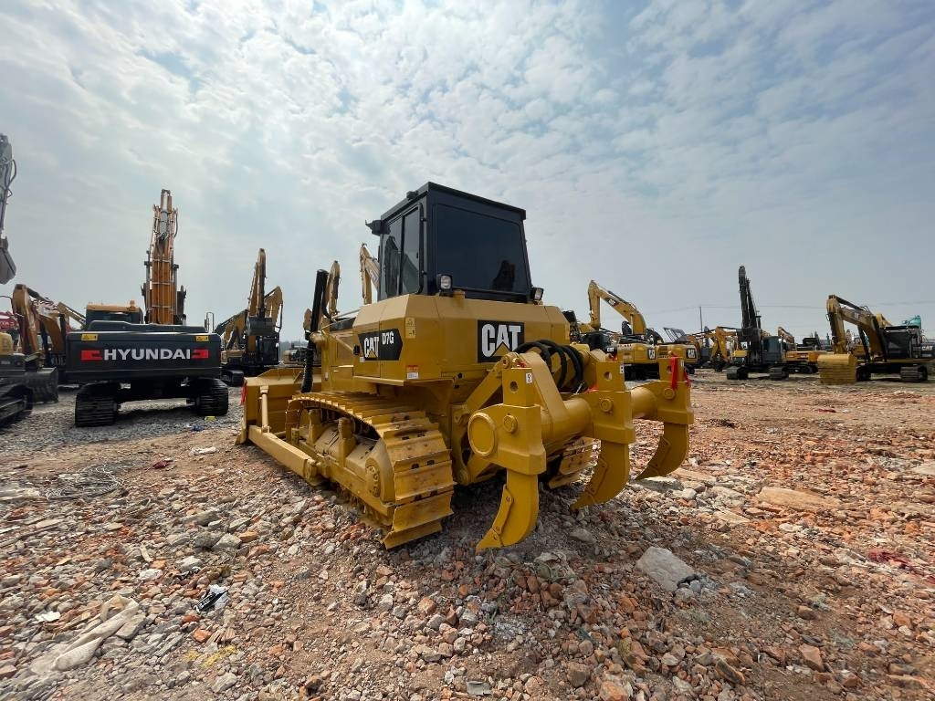 CAT D 7 G - حفارات زحافة: صور 3 CAT D 7 G - حفارات زحافة: صور 3