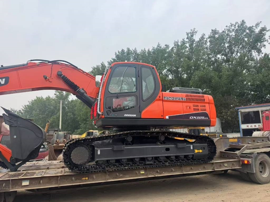 Doosan DX 225 LCA - حفارات زحافة: صور 3 Doosan DX 225 LCA - حفارات زحافة: صور 3