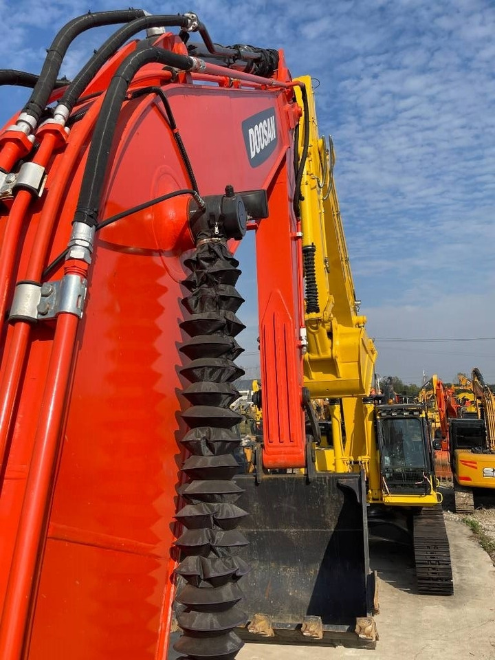 Doosan DX 225 LCA - حفارات زحافة: صور 4 Doosan DX 225 LCA - حفارات زحافة: صور 4