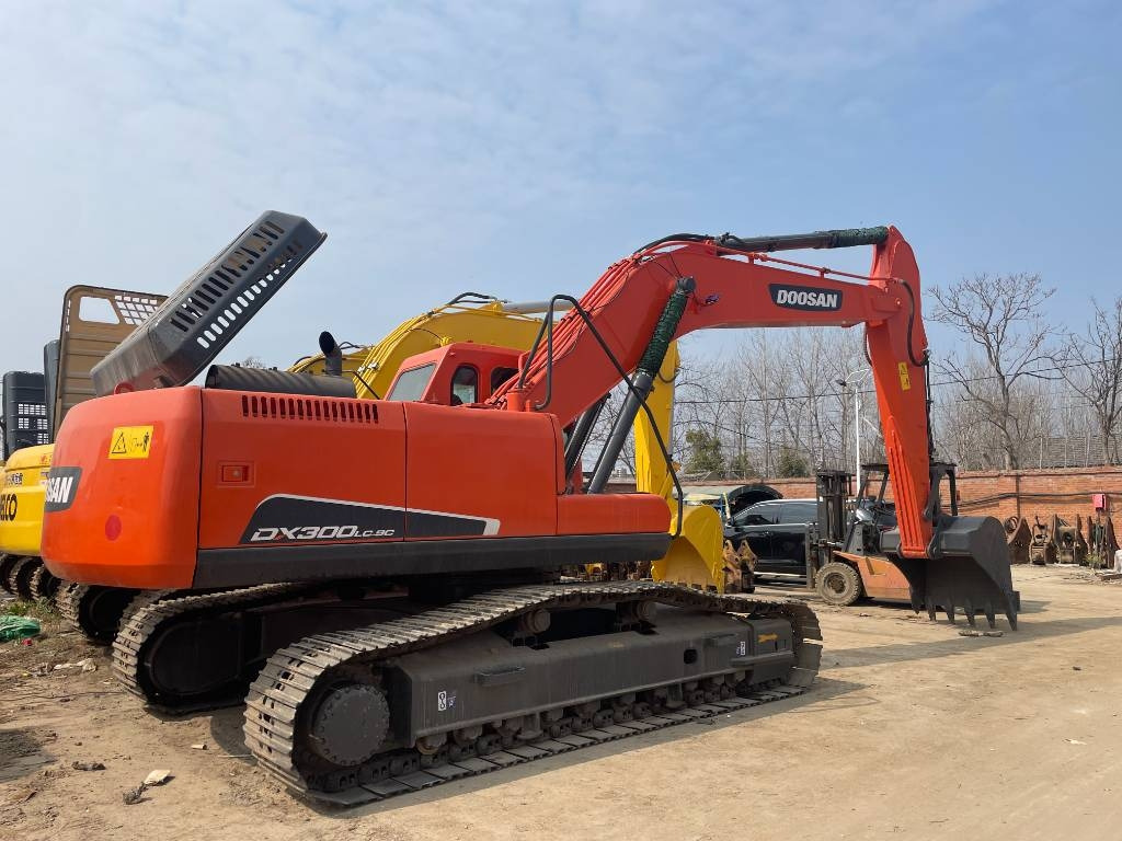 حفارات زحافة Doosan DX 300: صور 1