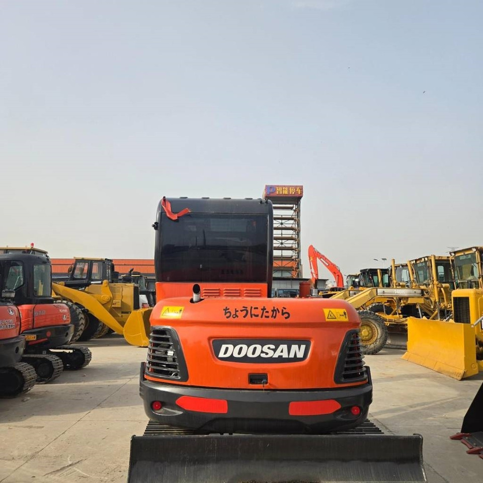 Doosan DX 60 - حفارة مصغرة: صور 4 Doosan DX 60 - حفارة مصغرة: صور 4
